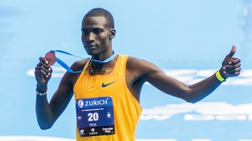 El keniano Erikus Titus, ganador del XXXIII Zúrich Maratón de Sevilla