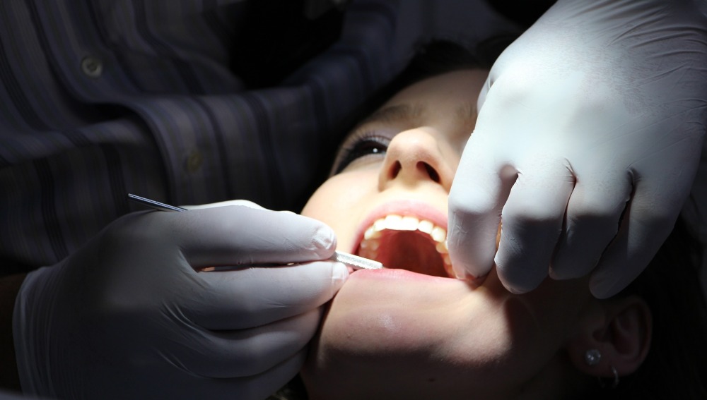 Acudir al dentista una vez al año es importante para prevenir enfemedades  bucodentales y evitar lesiones
