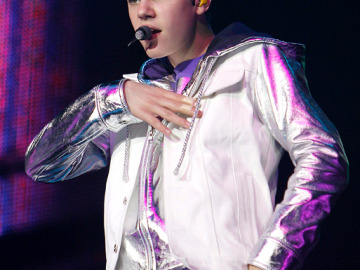 Justin Bieber canta con pasi&oacute;n