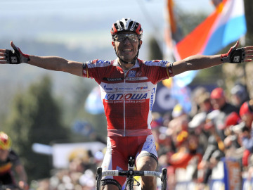 'Purito' Rodr&iacute;guez celebra la victoria en la meta de la Flecha Valona 2012