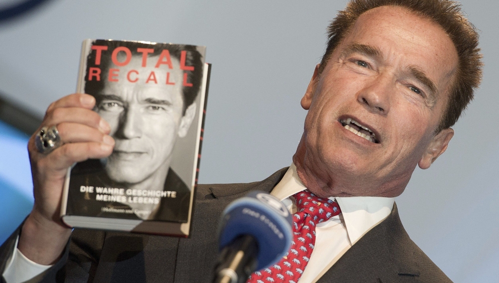 Arnold Schwarzenegger presenta sus memorias