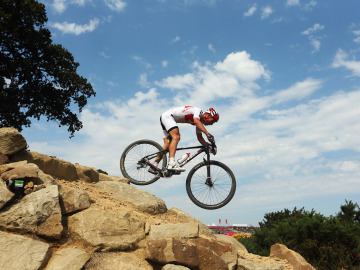 Ciclista en monta&ntilde;a