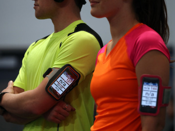 Dispositivo móvil en el gimnasio Dispositivo móvil en el gimnasio