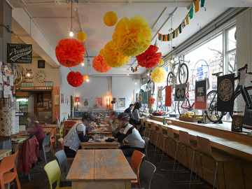 Cycling-caf&eacute;