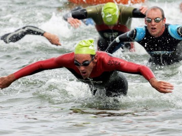 Participantes en una carrera de triatl&oacute;n