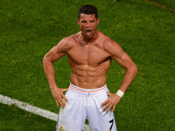 Cristiano Ronaldo luce unos abdominales perfectos