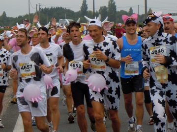 Algunos de los disfrazados en la Marathon du Medoc
