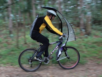 LeafXPro, un paraguas para que la nieve o la lluvia no te impida montar en bici