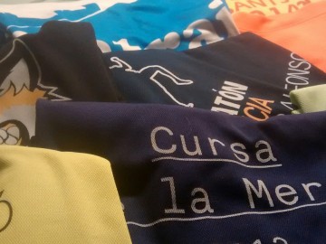 Pila de camisetas 'finisher' Pila de camisetas 'finisher'