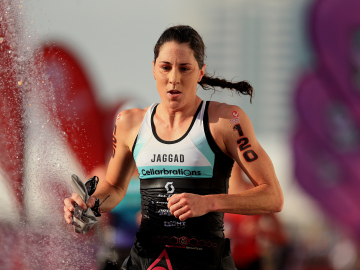 Una triatleta "afortunada" con marcas comerciales Una triatleta "afortunada" con marcas comerciales