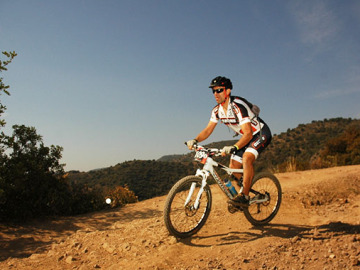 Roberto Soloz&aacute;bal en bici