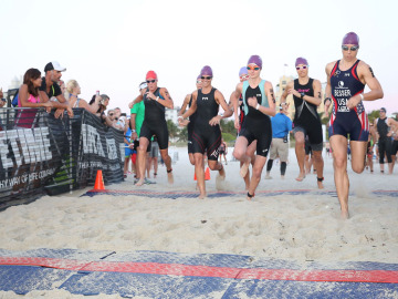 Participantes de una carrera de triatlón Participantes de una carrera de triatlón
