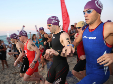Participantes de una prueba de triatlón Participantes de una prueba de triatlón