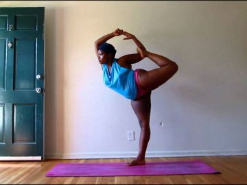 Jessamyn Stanley practicando Yoga Jessamyn Stanley practicando Yoga