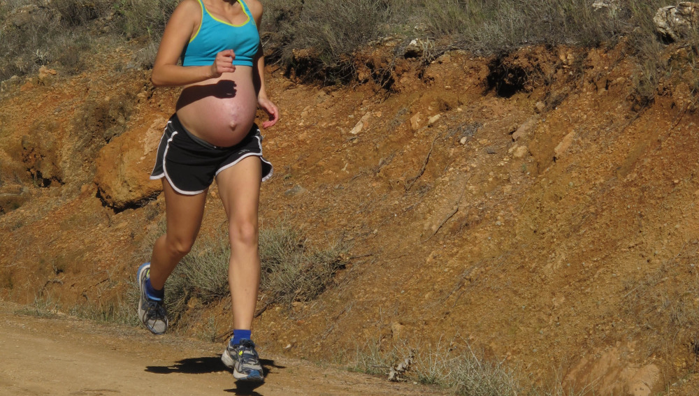 La atleta María Luisa Baena corriendo embarazada