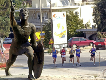 Corredores en la maratón de Atenas Corredores en la maratón de Atenas