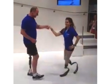 Los pasos de baile de una pareja con prótesis en las piernas emocionan en la Red Los pasos de baile de una pareja con prótesis en las piernas emocionan en la Red