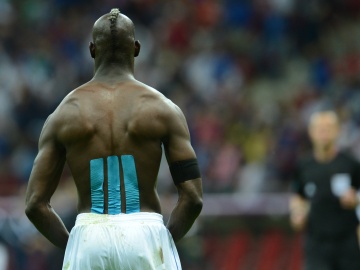 Mario Balotelli celebrando un gol