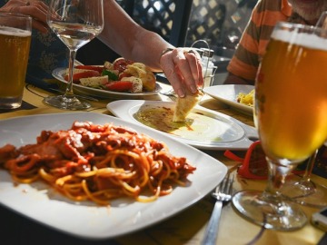 Una cena copiosa no es lo mejor para una dieta