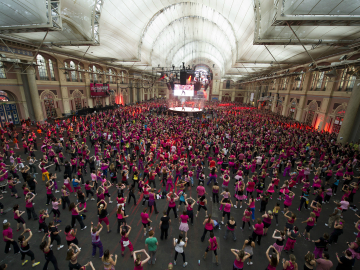 Únete a la Party in Pink de zumba contra el cáncer de mama Únete a la Party in Pink de zumba contra el cáncer de mama