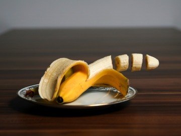 Un pl&aacute;tano cortado