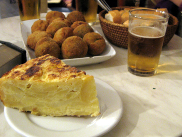 &iexcl;Camarero, un pincho de tortilla y una ca&ntilde;a!