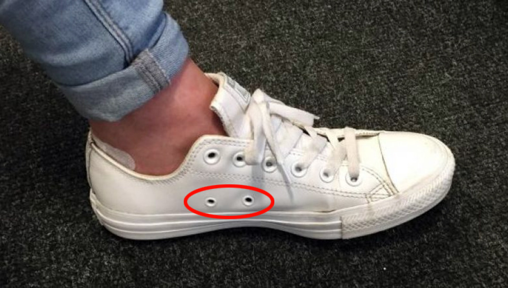 ¿Para qué sirven los agujeros laterales de las zapatillas?