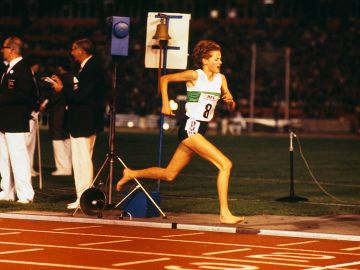 Zola Budd corriendo descalza