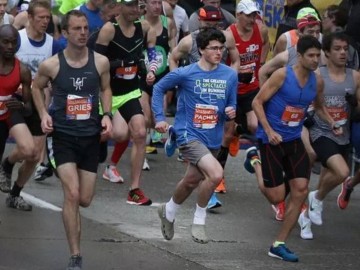 Corre una media maratón en 1h 11m con unas sandalias de enfermero