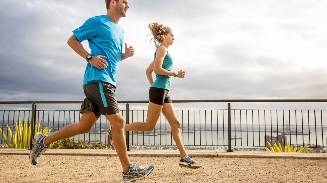 Включи run. Бег Apple. Running watch. Watch Run. Watching  Running.